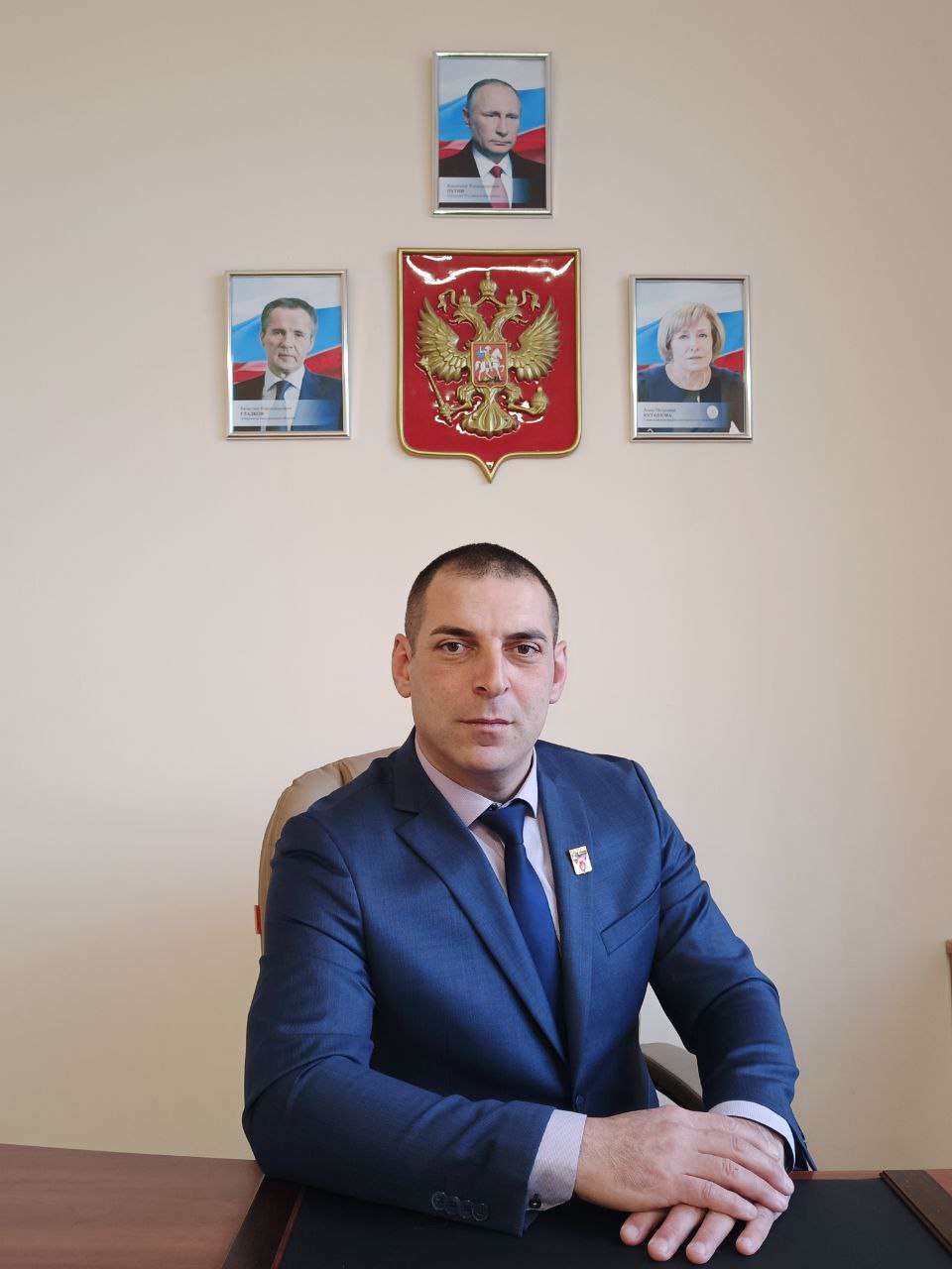 Глава администрации Крутологского сельского поселения Пономарев Дмитрий Юрьевич.